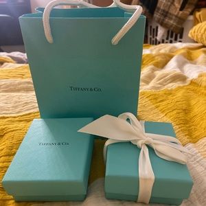 Tiffany & Co. Empty ring / necklace gift box